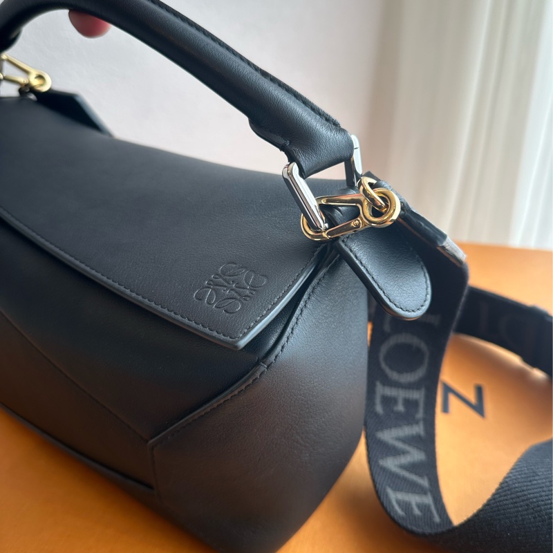 LOEWE 黑皮革SMALL PUZZLE 超好看唷-1