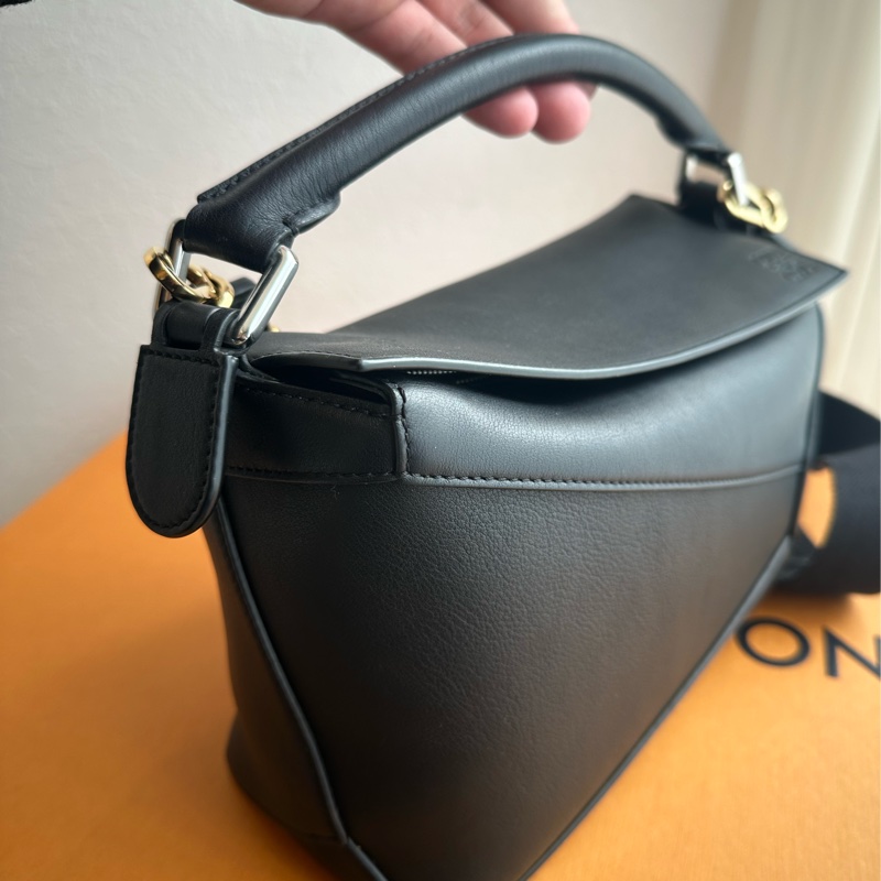 LOEWE 黑皮革SMALL PUZZLE 超好看唷-2
