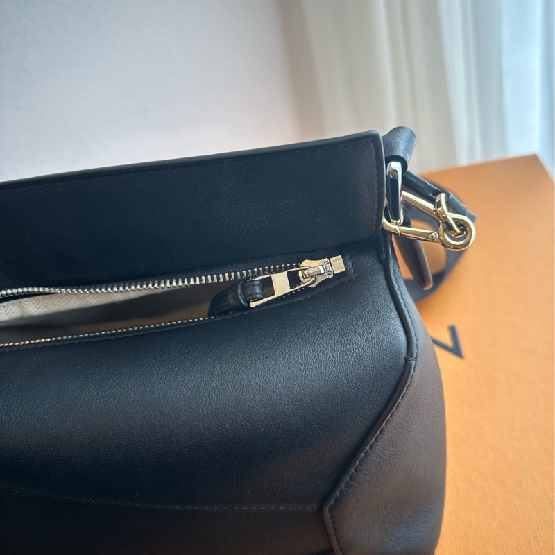 LOEWE 黑皮革SMALL PUZZLE 超好看唷-16