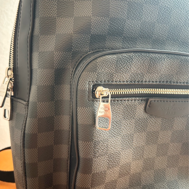 LV 黑棋盤超好看後背包-1