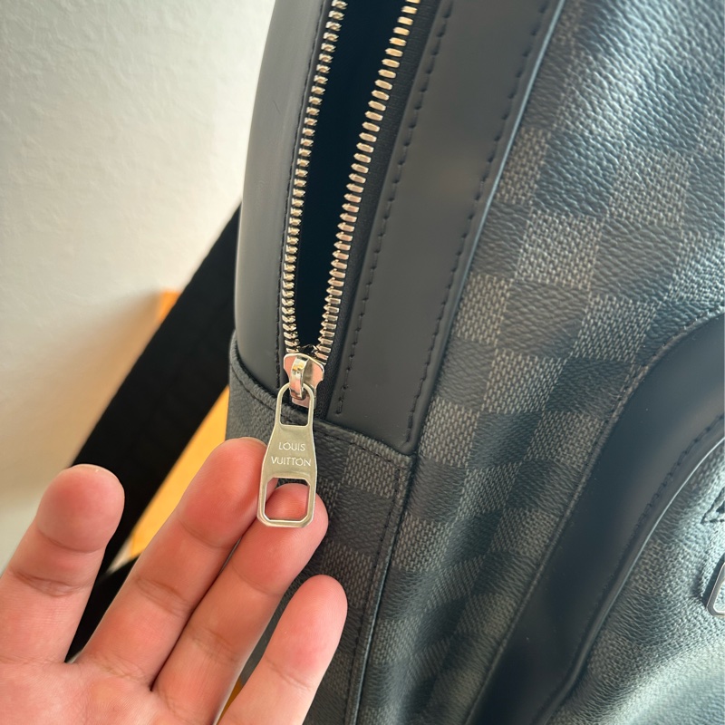 LV 黑棋盤超好看後背包-10