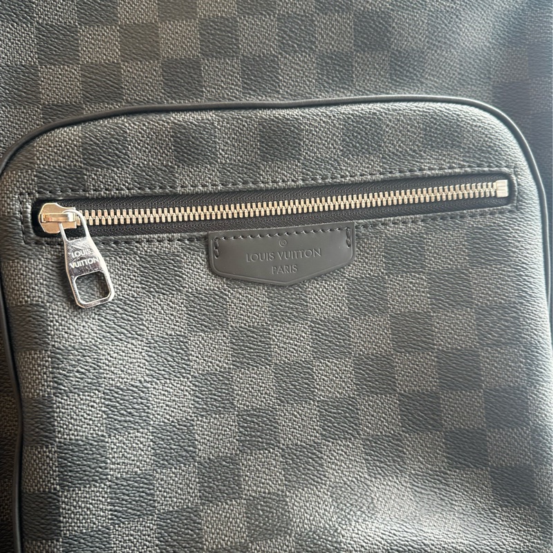 LV 黑棋盤超好看後背包-16