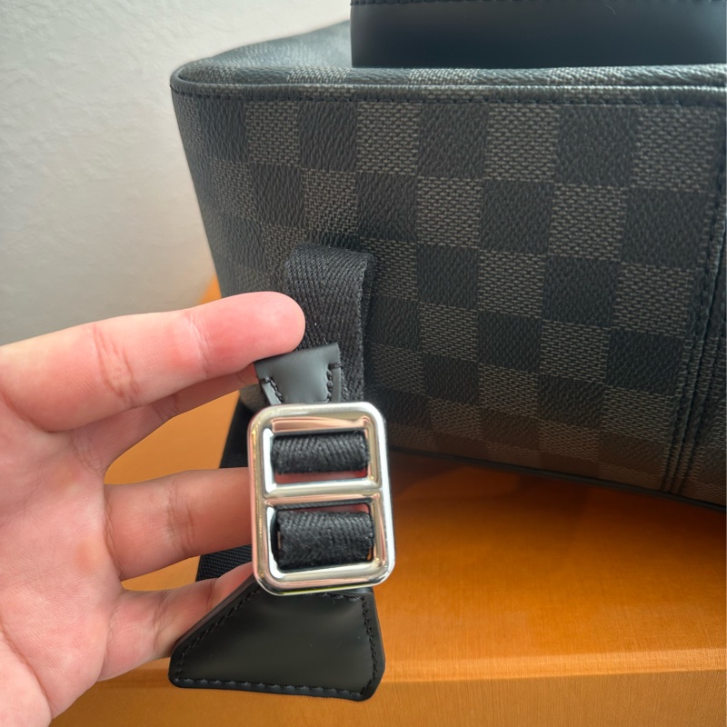 LV 黑棋盤超好看後背包-17