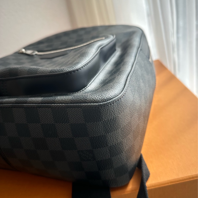 LV 黑棋盤超好看後背包-18