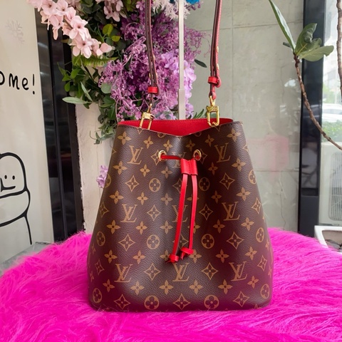 98新LV/路易威登老花紅色水桶包，尺寸26x26x17.5，有肩帶，