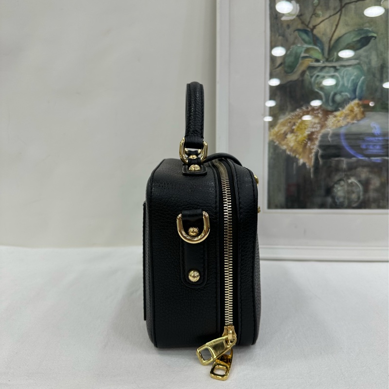 D&G 杜嘉班納dg鎖頭包DG枕頭包義大利製 尺寸約26*19*9厘米-2