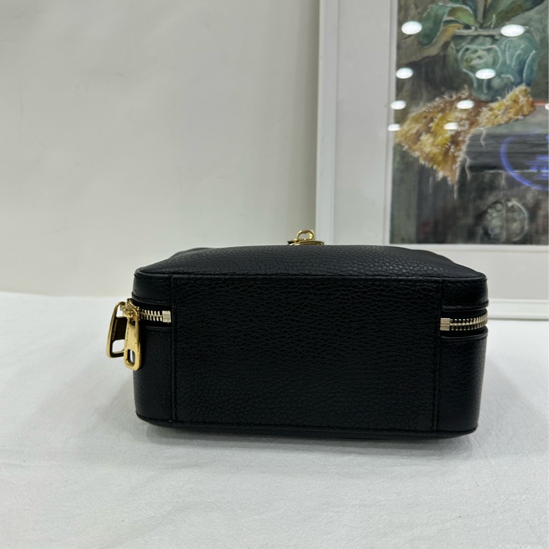 D&G 杜嘉班納dg鎖頭包DG枕頭包義大利製 尺寸約26*19*9厘米-5