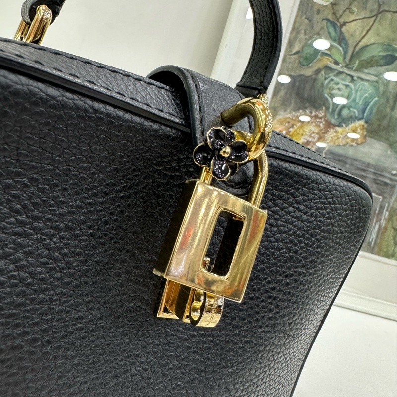 D&G 杜嘉班納dg鎖頭包DG枕頭包義大利製 尺寸約26*19*9厘米-7