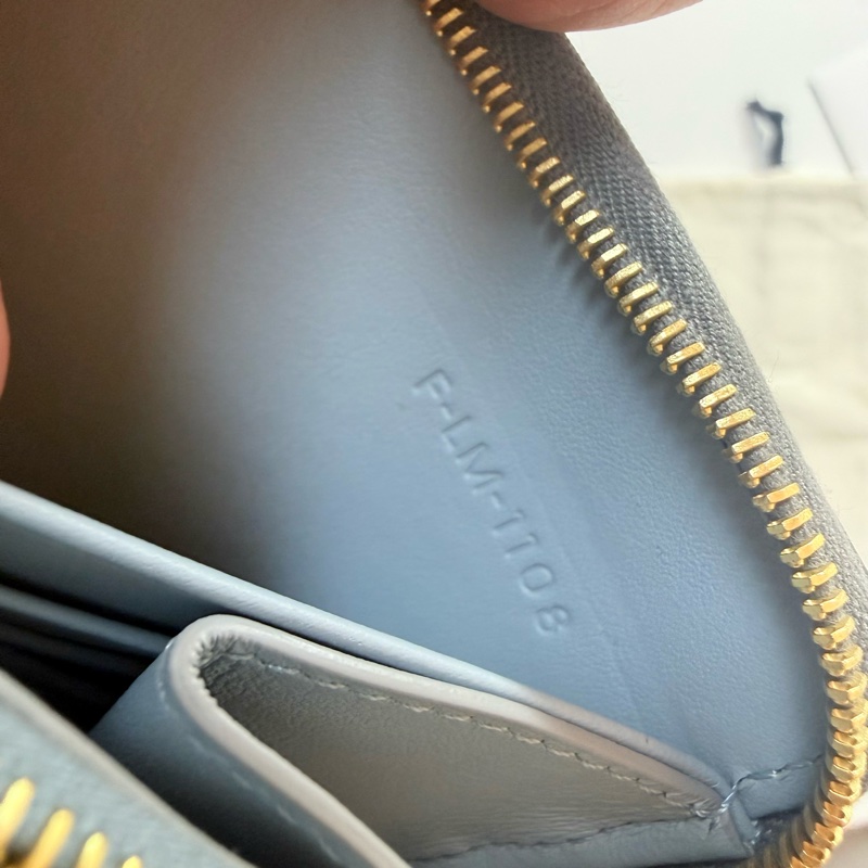 ✔️ Celine 荔枝紋牛皮拉鏈長夾-20