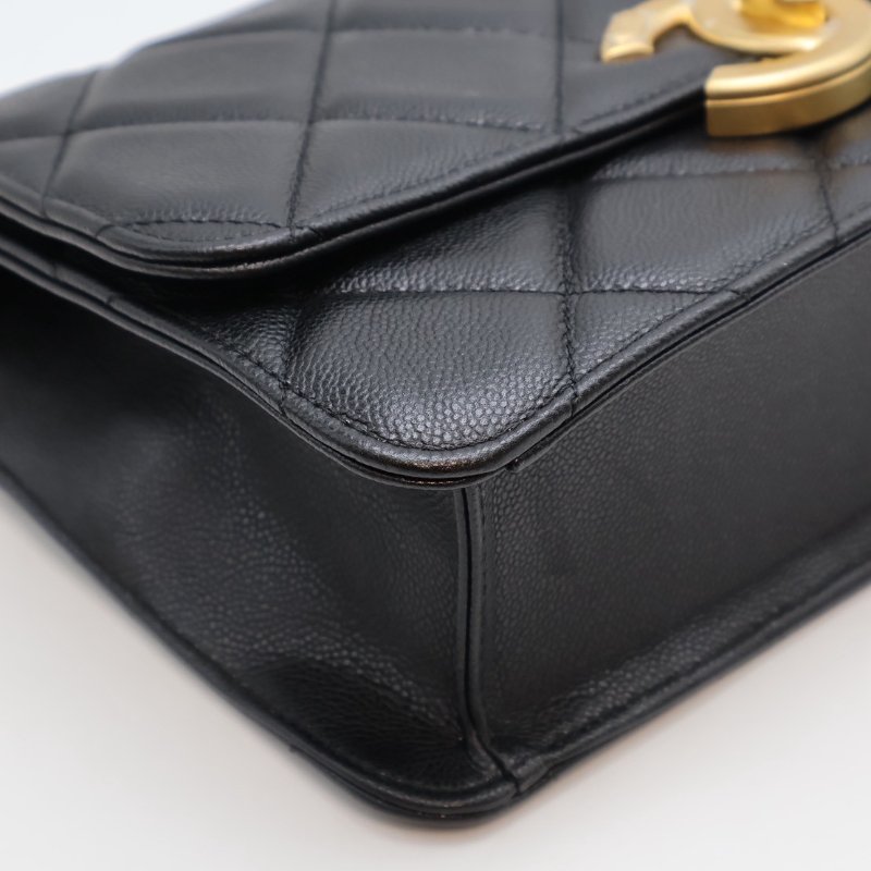 CHANEL 24A大雙C粒面牛皮口蓋包 - 黑金-11