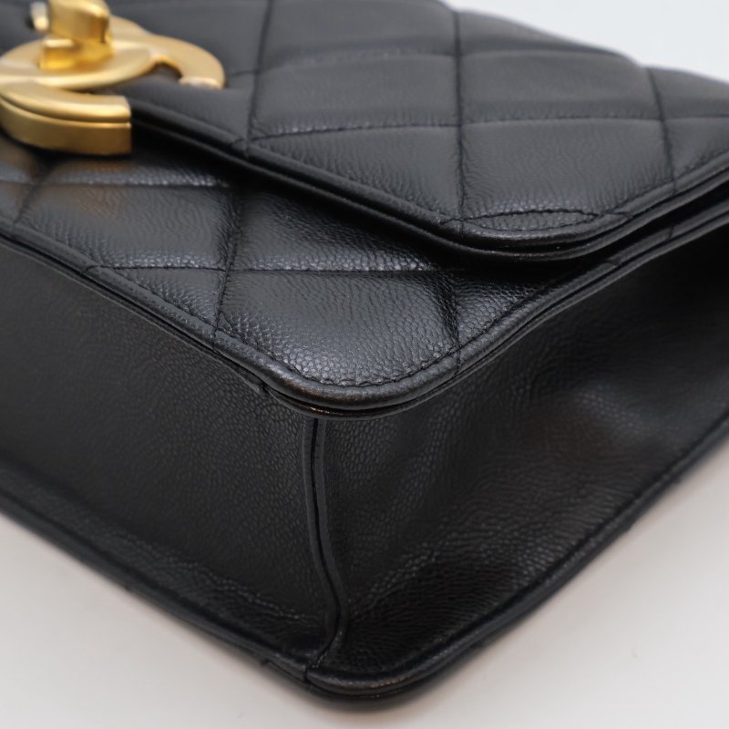 CHANEL 24A大雙C粒面牛皮口蓋包 - 黑金-12