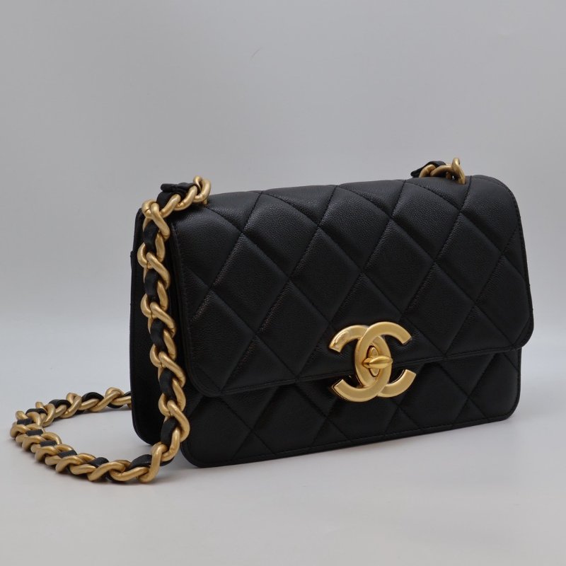 CHANEL 24A大雙C粒面牛皮口蓋包 - 黑金-14