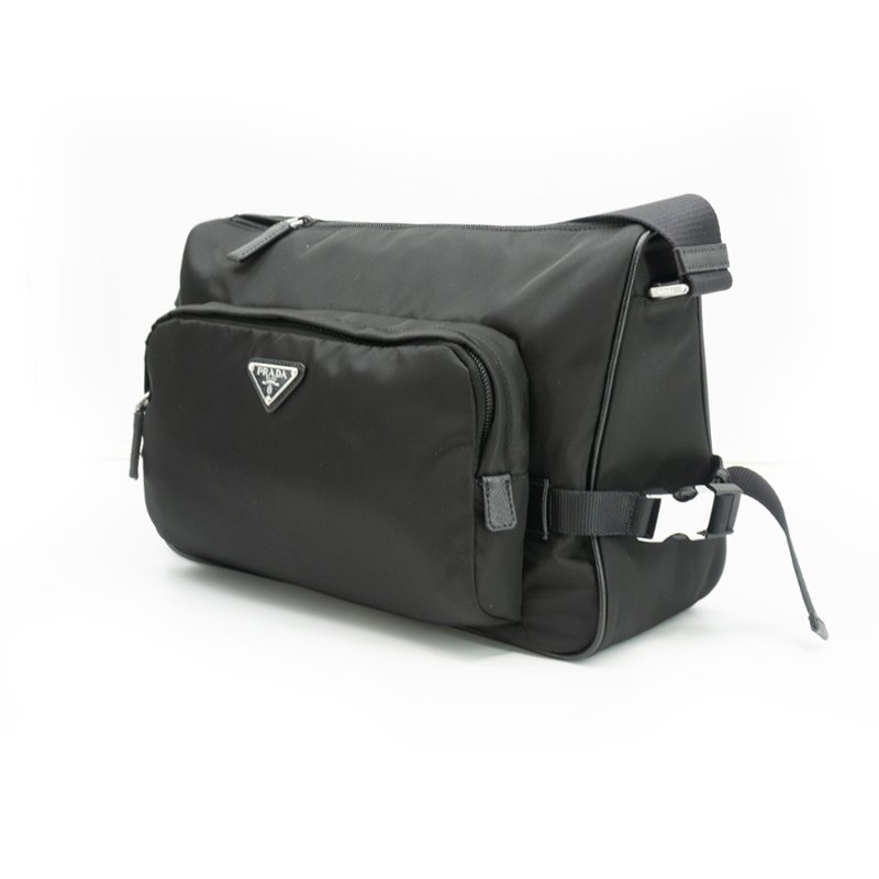 Prada Re-Nylon Saffiano 再生尼龍銀三角logo拉鍊雙層斜背包-大(2VH191-黑)-1