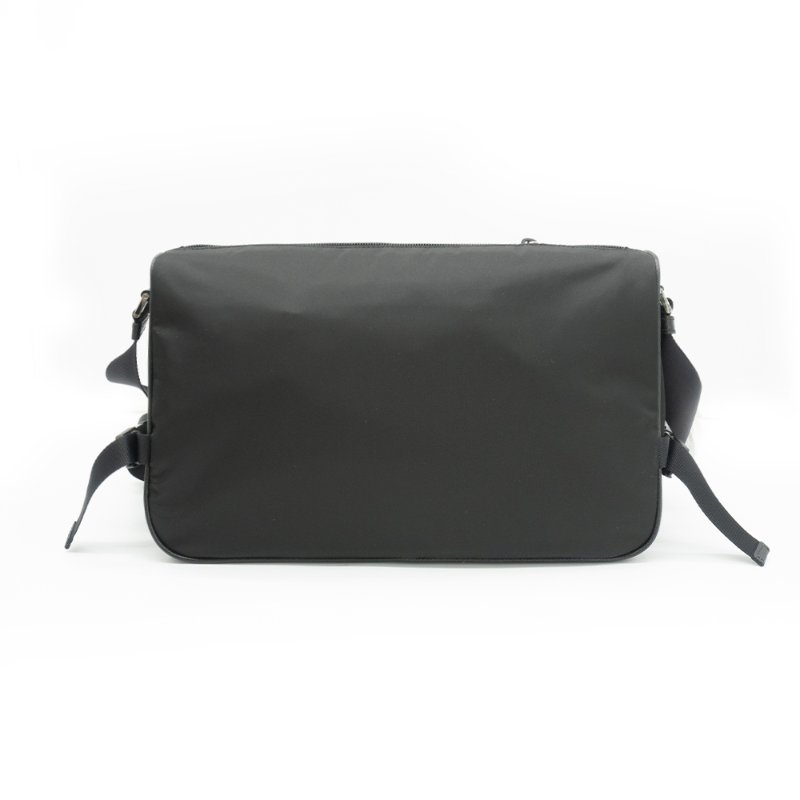 Prada Re-Nylon Saffiano 再生尼龍銀三角logo拉鍊雙層斜背包-大(2VH191-黑)-2