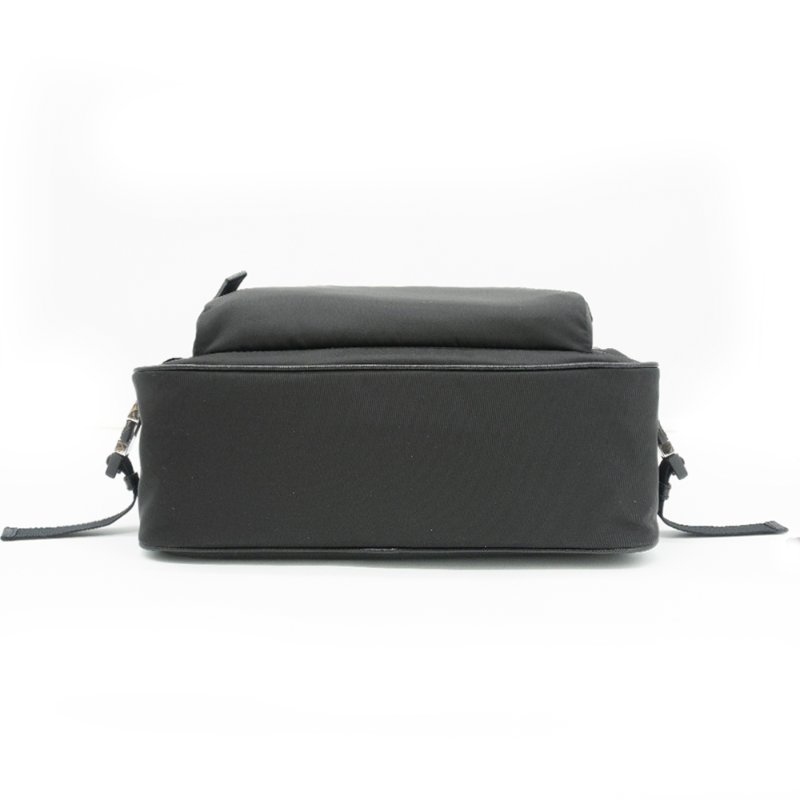 Prada Re-Nylon Saffiano 再生尼龍銀三角logo拉鍊雙層斜背包-大(2VH191-黑)-3