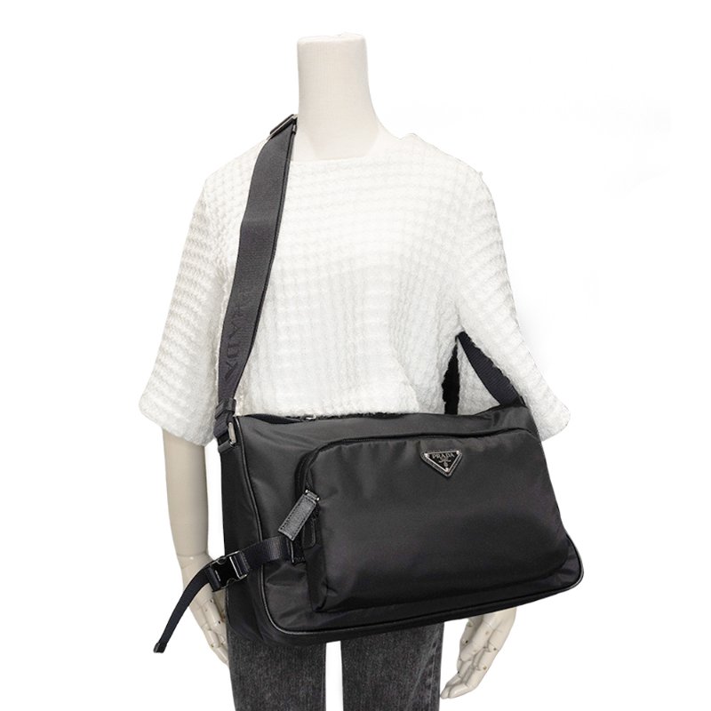 Prada Re-Nylon Saffiano 再生尼龍銀三角logo拉鍊雙層斜背包-大(2VH191-黑)-5
