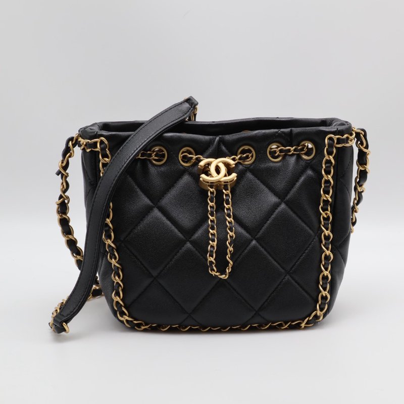 CHANEL 24B皮穿鍊滾邊抽繩水桶包 - 黑金-0