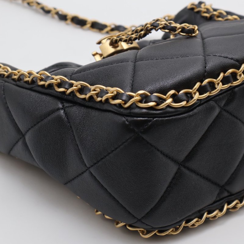 CHANEL 24B皮穿鍊滾邊抽繩水桶包 - 黑金-6