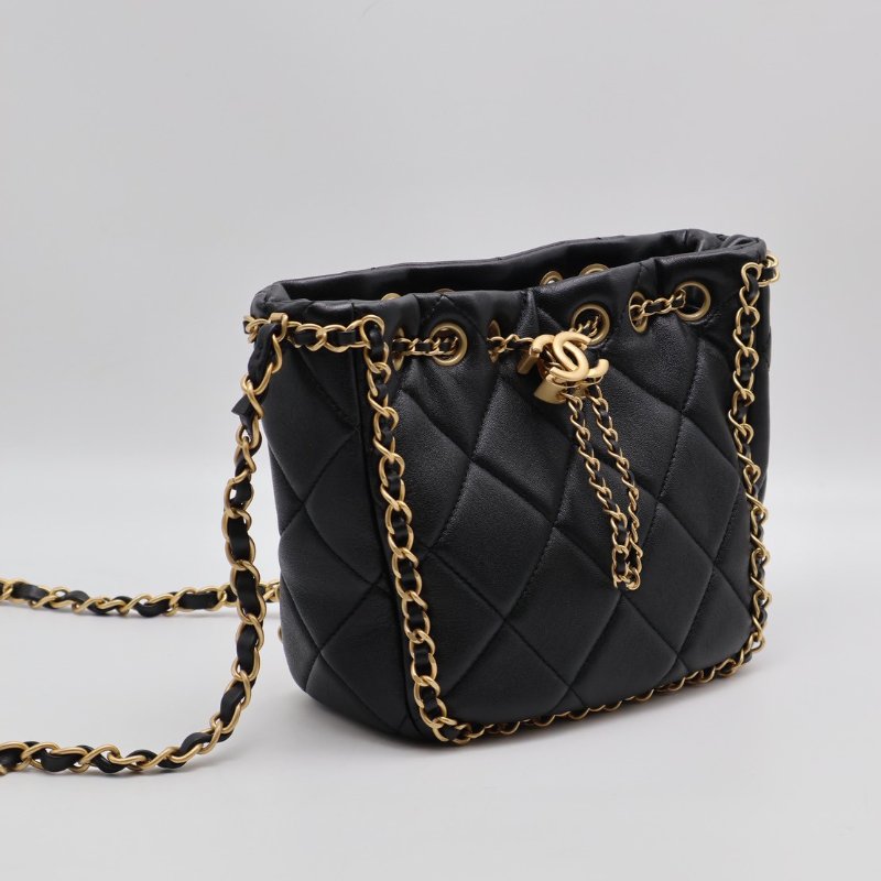 CHANEL 24B皮穿鍊滾邊抽繩水桶包 - 黑金-9