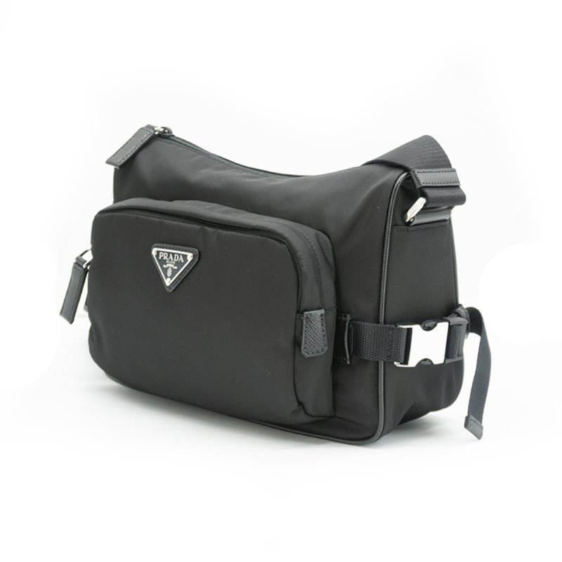 Prada Re-Nylon Saffiano 再生尼龍銀三角logo拉鍊雙層斜背包-中(2VH192-黑)-1