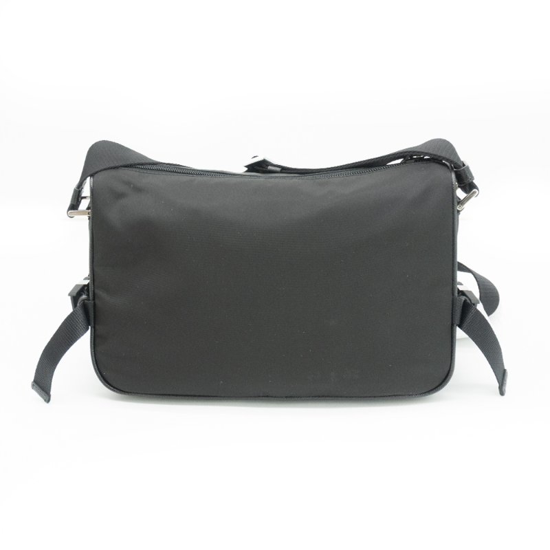 Prada Re-Nylon Saffiano 再生尼龍銀三角logo拉鍊雙層斜背包-中(2VH192-黑)-2