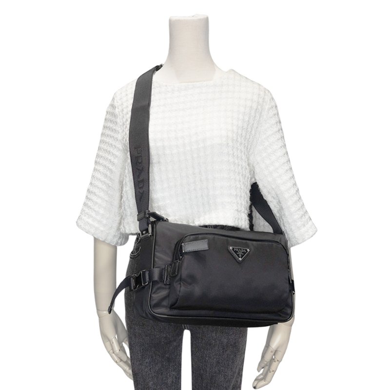 Prada Re-Nylon Saffiano 再生尼龍銀三角logo拉鍊雙層斜背包-中(2VH192-黑)-5