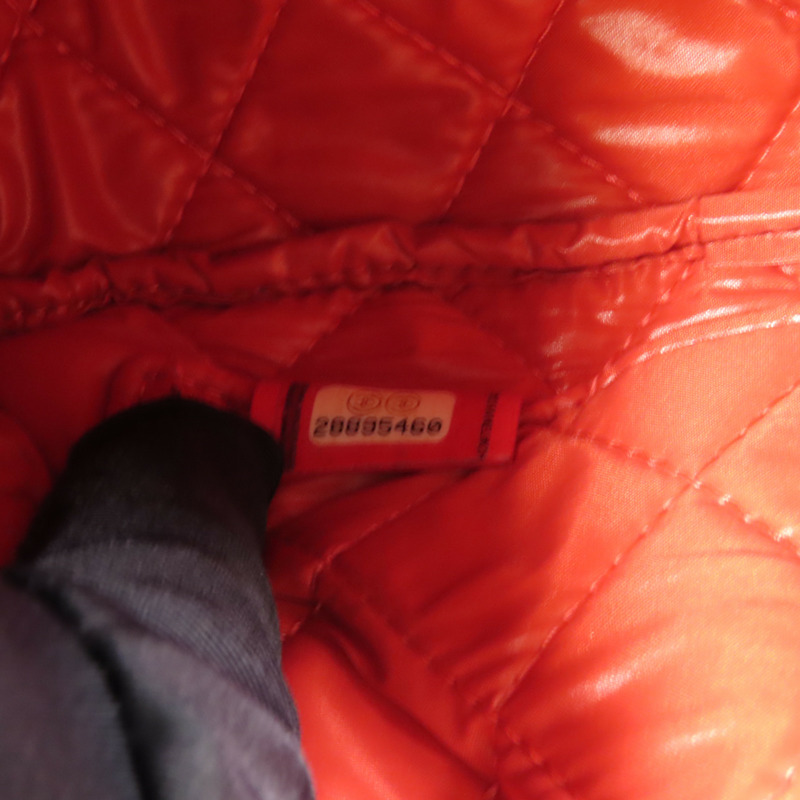 CHANEL 牛皮皮革Pouch金扣手拿包-8