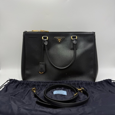 98新PRADA普拉達 殺手包 黑金 三角徽標 皮革 單肩手提包 女款 黑色 尺寸：35*25*16cm 有塵袋