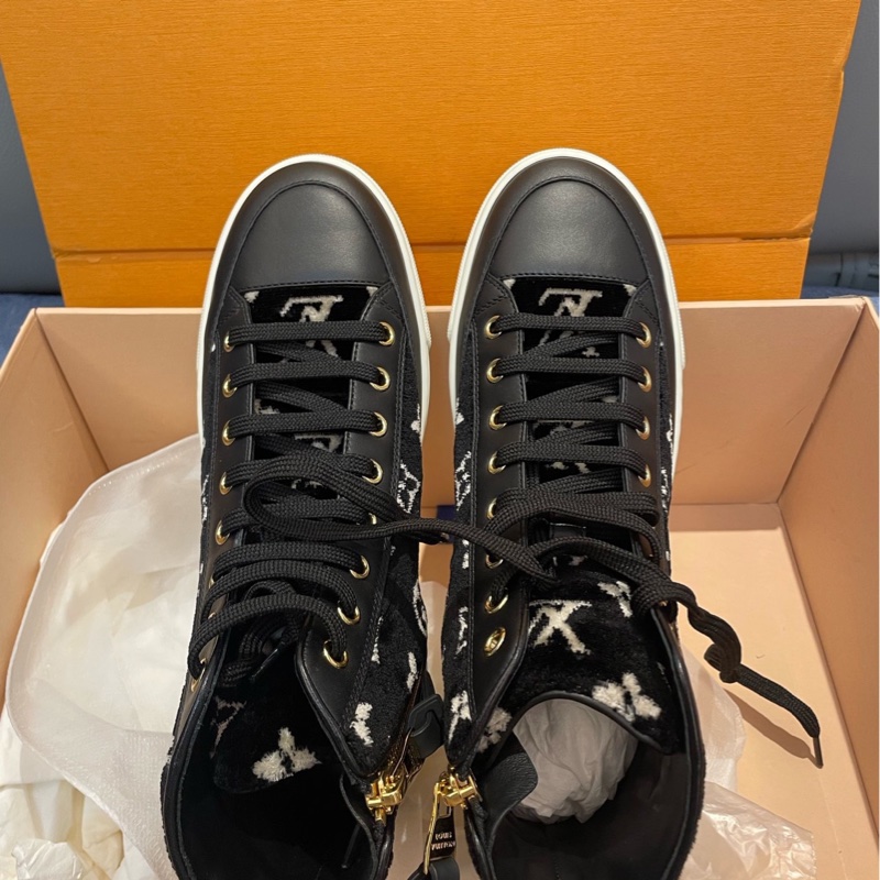 99閒置新未使用LV 經典款 Stellar 黑絲絨 高幫運動休閒板鞋 百搭時尚 36碼，一無附件-0