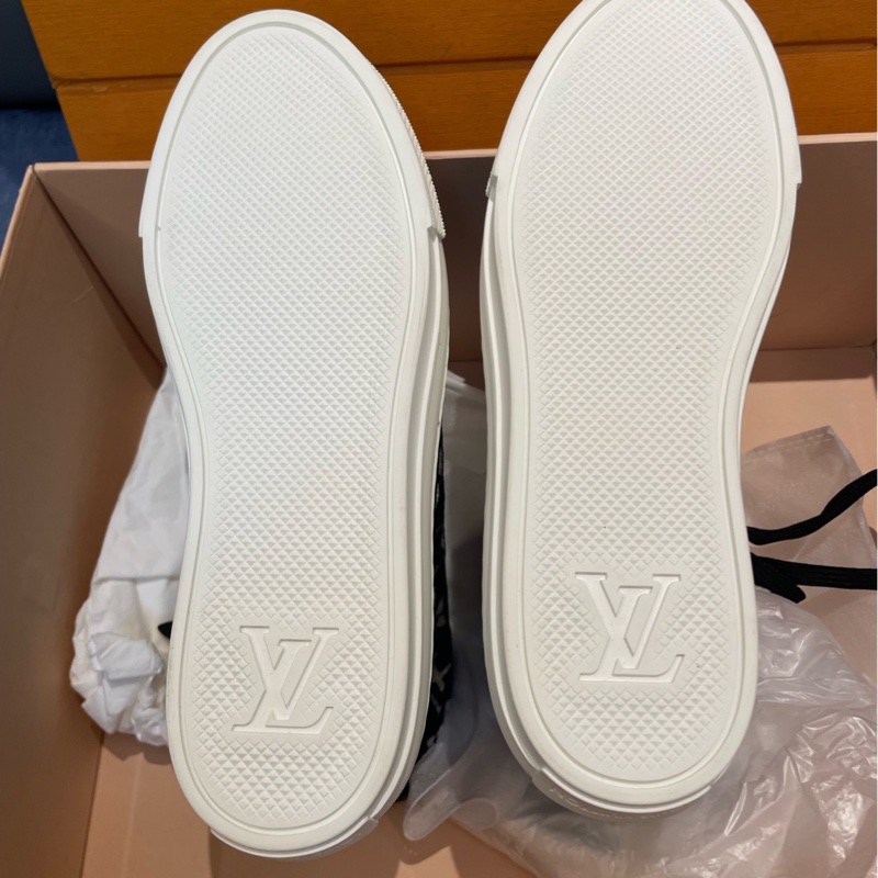 99閒置新未使用LV 經典款 Stellar 黑絲絨 高幫運動休閒板鞋 百搭時尚 36碼，一無附件-5