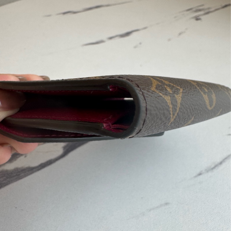 LV花紋內紅三折短夾  經典不敗的款式✨✨-7