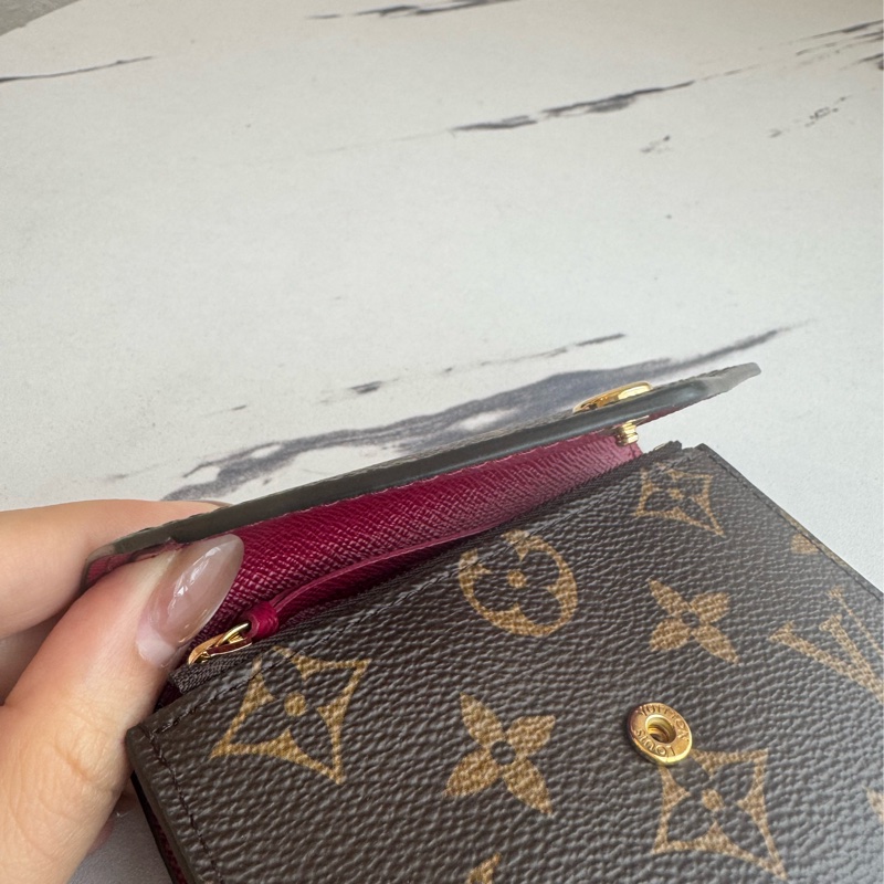 LV花紋內紅三折短夾  經典不敗的款式✨✨-12
