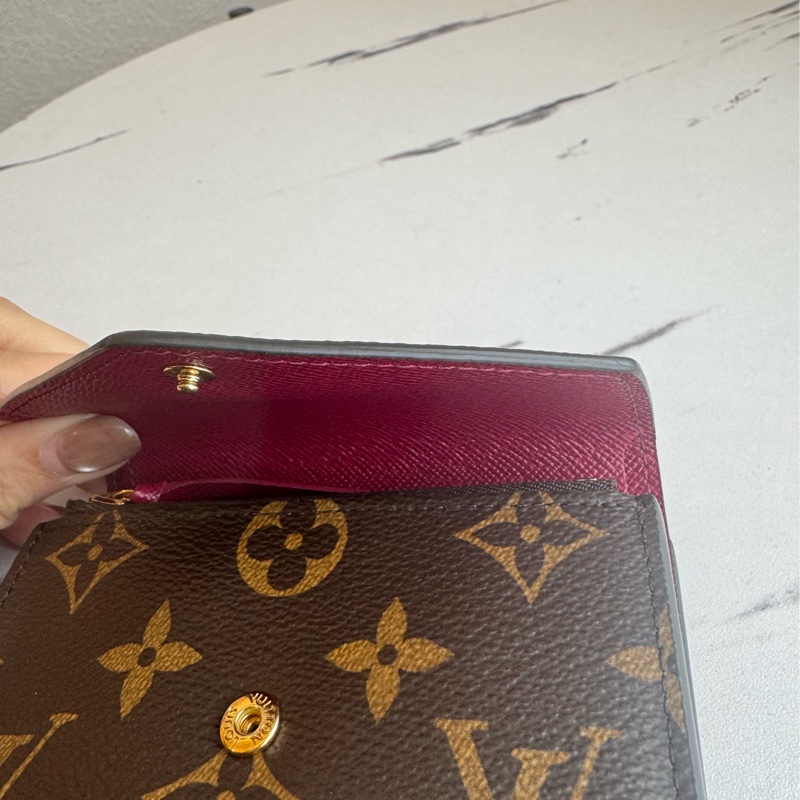 LV花紋內紅三折短夾  經典不敗的款式✨✨-13