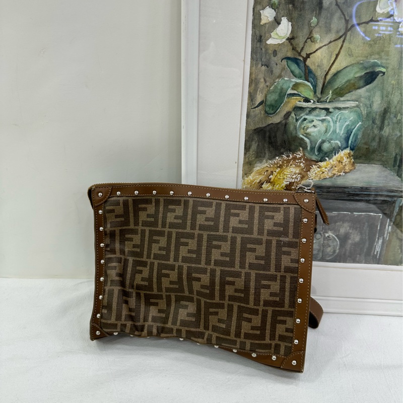 Fendi 雙F老花手拿包-1