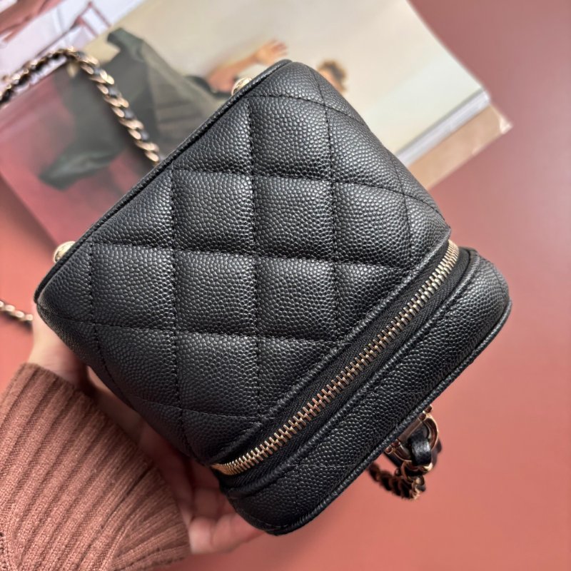 ::CHANEL:: AS3171 香奈兒經典雙C LOGO菱格紋小牛皮化妝/兩用包(黑色)-4