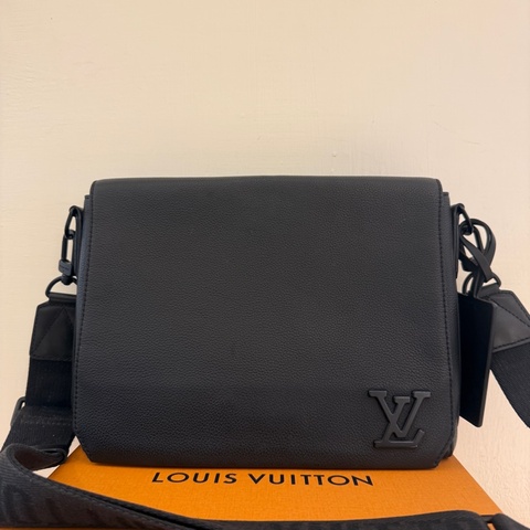 lv 很好看的男包💕💕💕