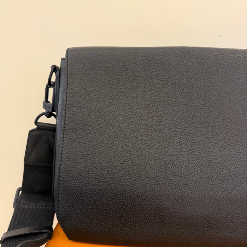 lv 很好看的男包💕💕💕-1