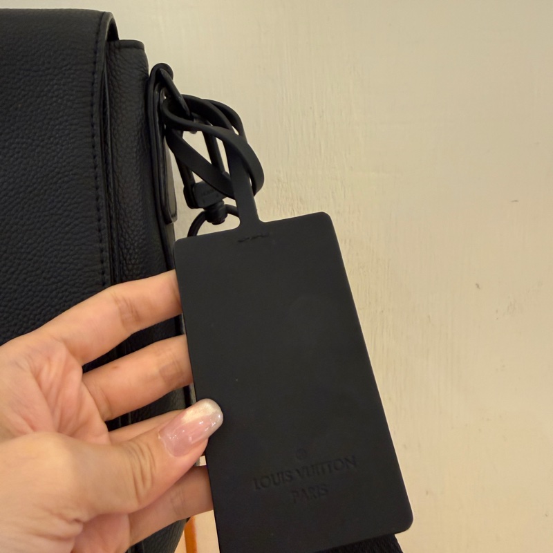 lv 很好看的男包💕💕💕-3