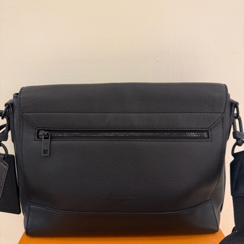 lv 很好看的男包💕💕💕-15