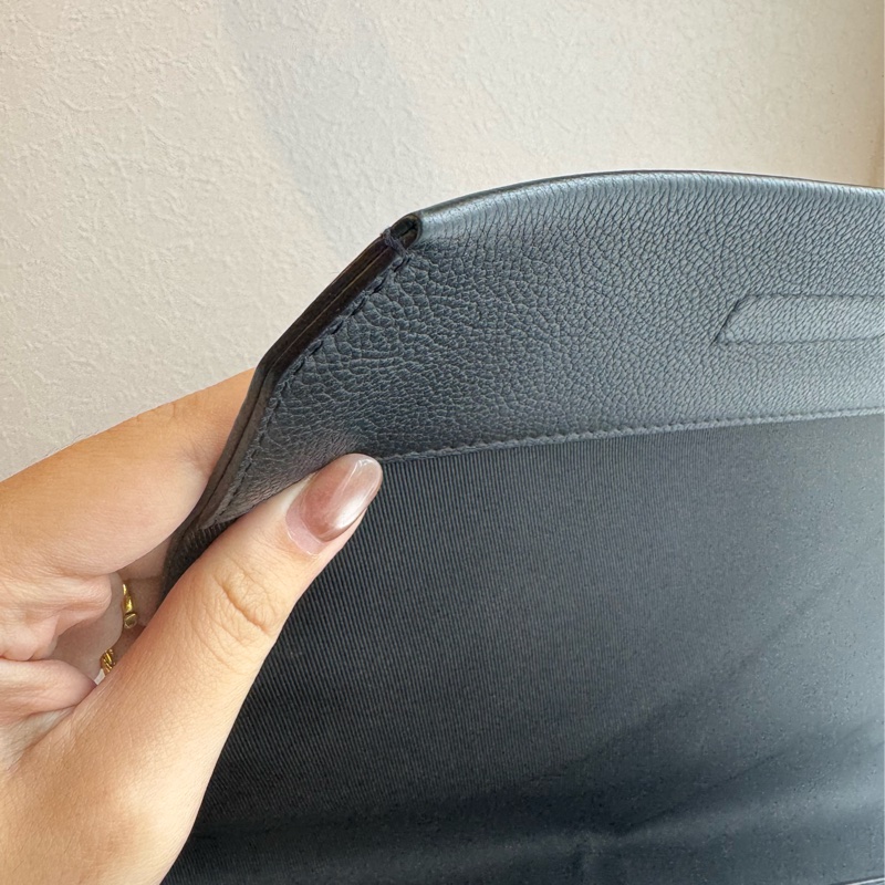 LV黑皮革黑織帶掀蓋斜背包-15