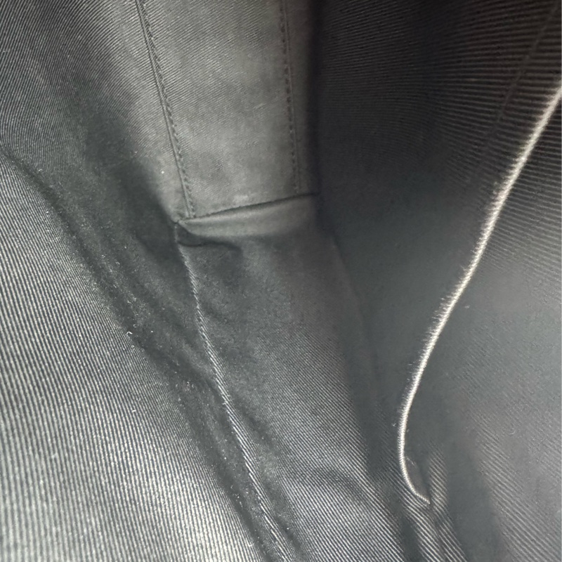 LV黑皮革黑織帶掀蓋斜背包-27