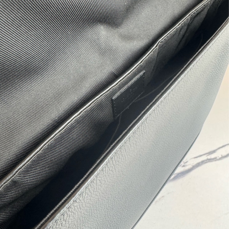 LV黑皮革黑織帶掀蓋斜背包-36