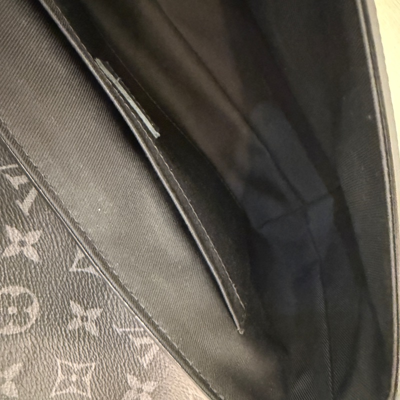 lv 黑花紋男生斜背包 很好看诶-10