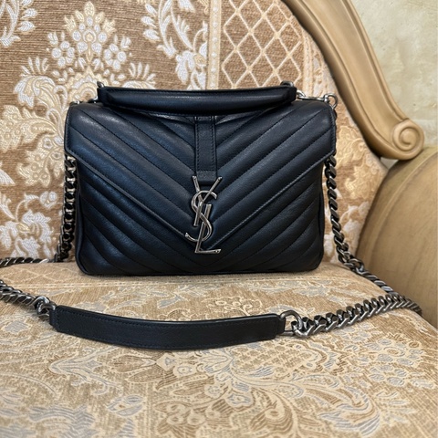 YSL 黑牛皮V型紋霧銀釦信封下蓋肩斜背學院包