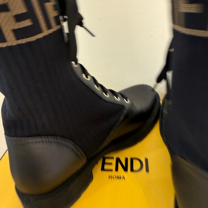 Fendi 超級帥的中筒靴 芬迪 超帥39-4
