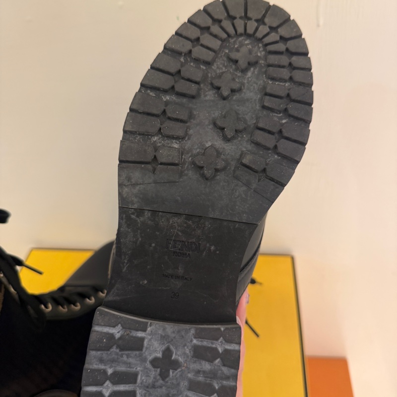 Fendi 超級帥的中筒靴 芬迪 超帥39-10