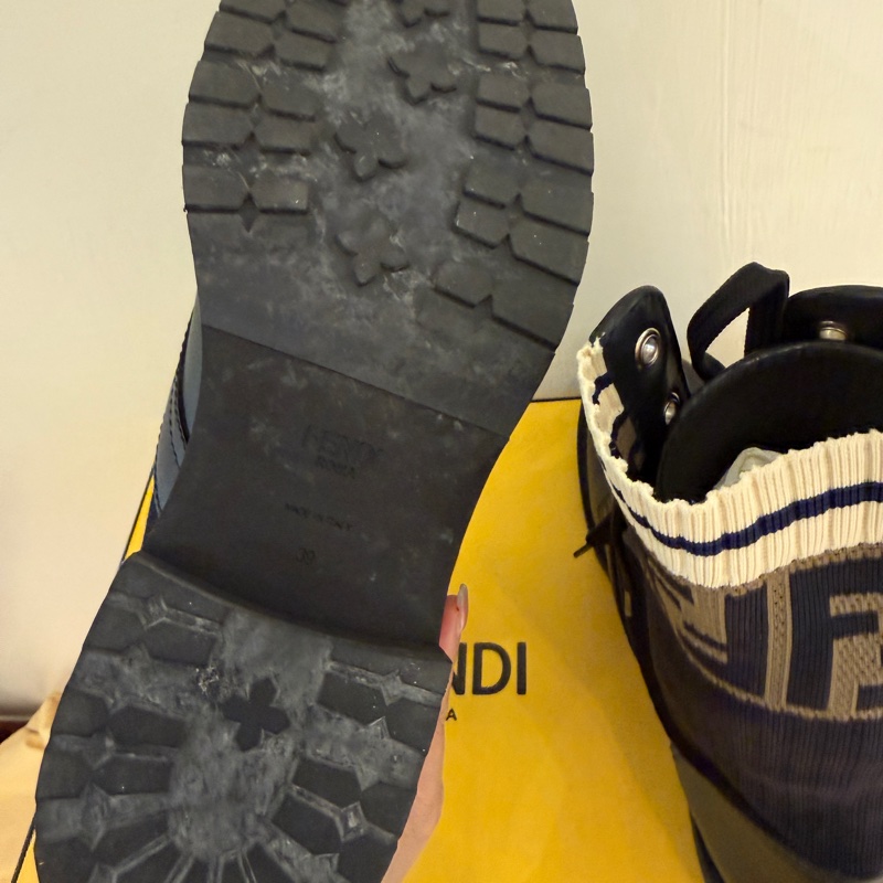 Fendi 超級帥的中筒靴 芬迪 超帥39-11