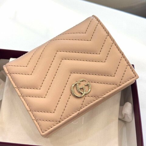 *SHIHNA名牌精品* Gucci GG Marmont系列杏粉色絎縫V型皮革卡包