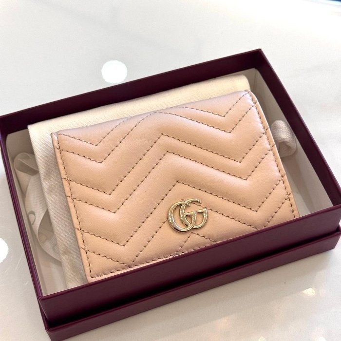 *SHIHNA名牌精品* Gucci GG Marmont系列杏粉色絎縫V型皮革卡包-1