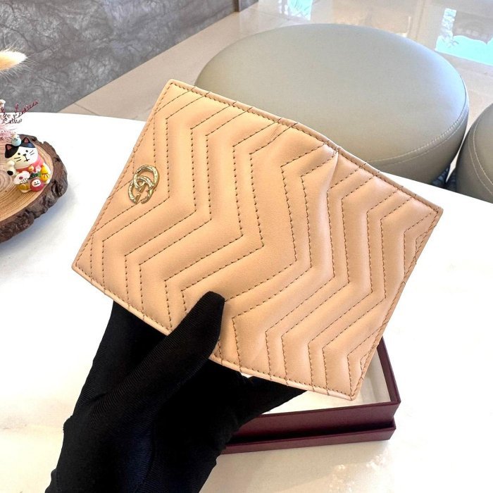 *SHIHNA名牌精品* Gucci GG Marmont系列杏粉色絎縫V型皮革卡包-2